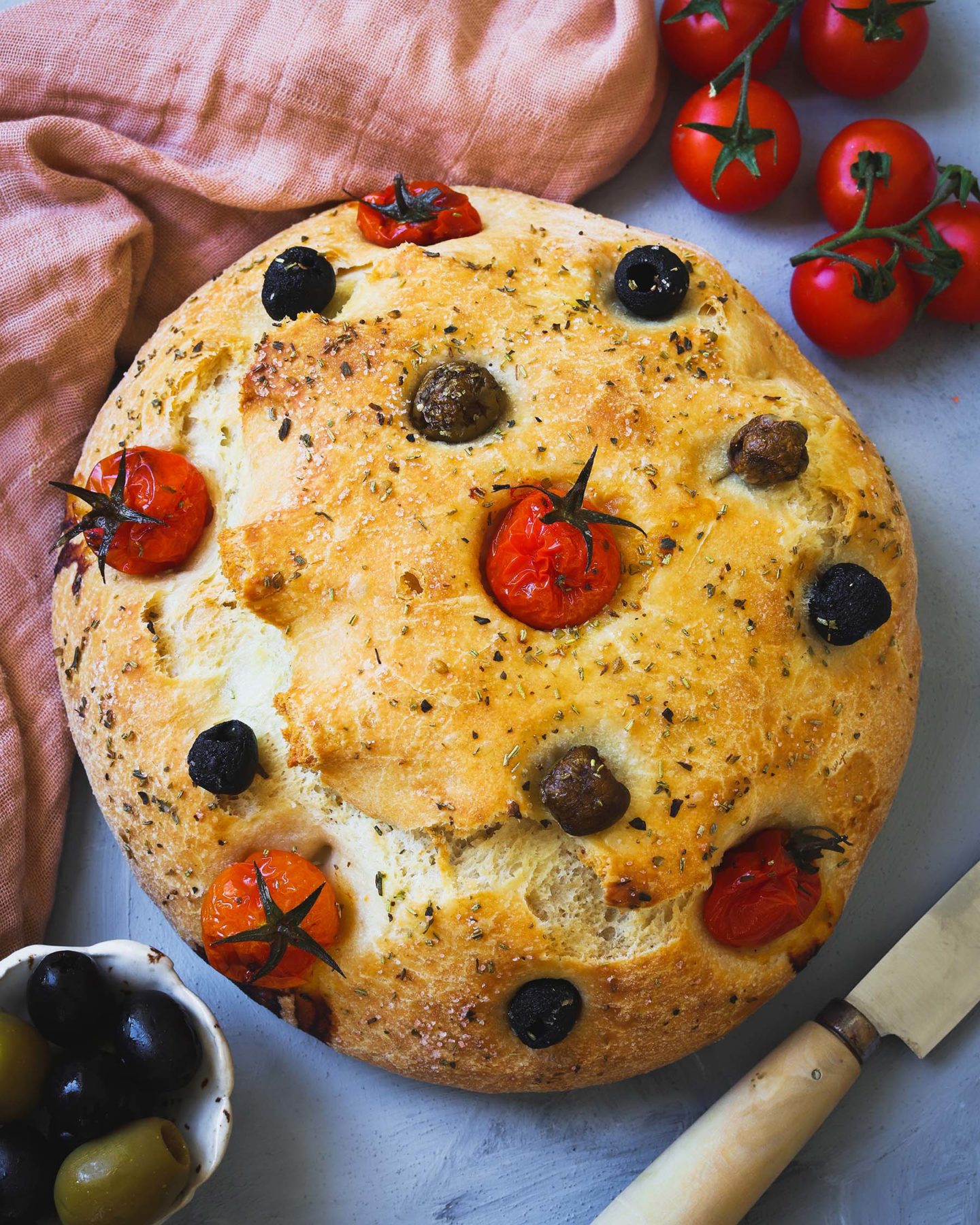 Focaccia Avec Tomates Cerise Et Olives Create Recipes Recettes